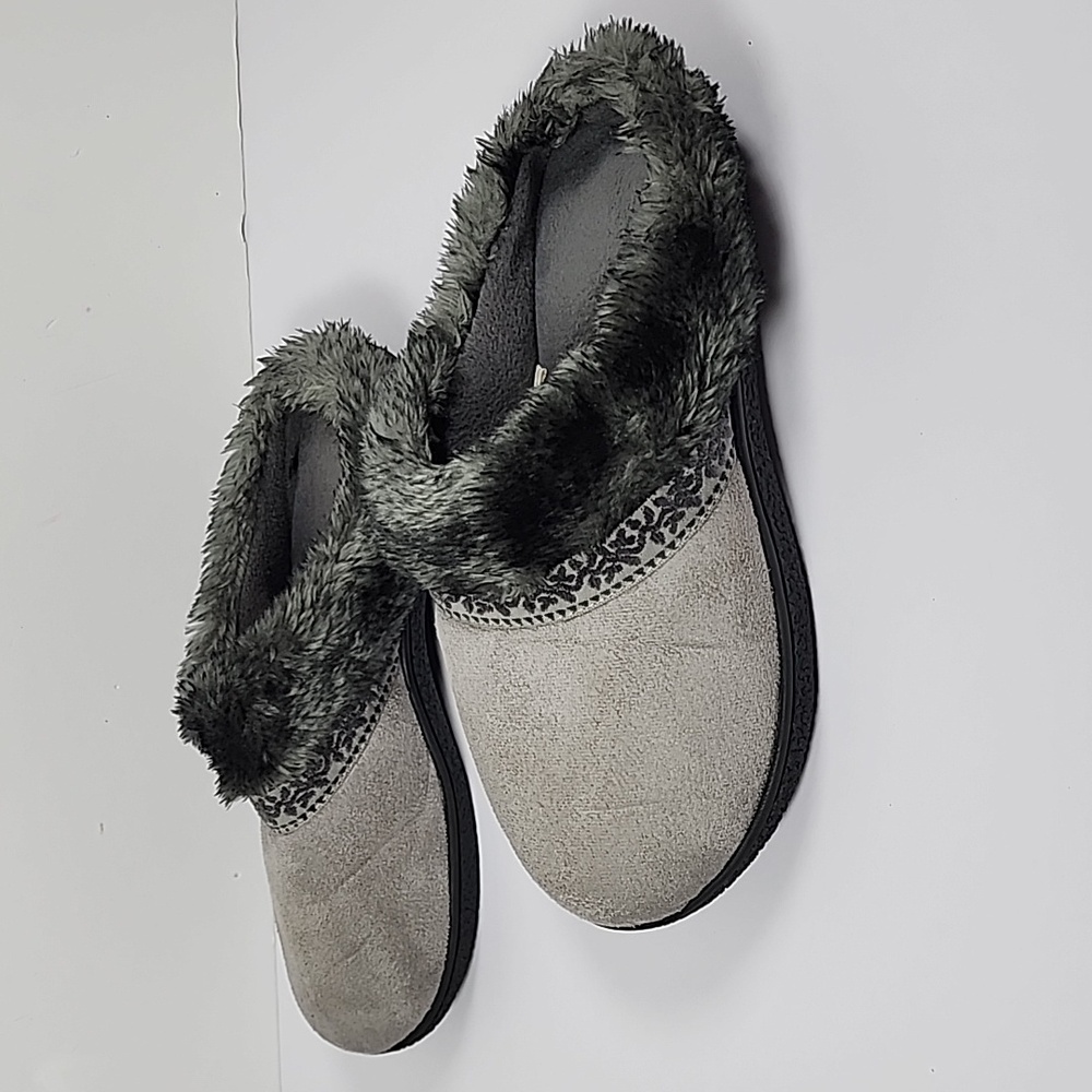 Isotoner Women's Microsuede Mallory Hoodback Slipper, With Memory Foam Size 9.5